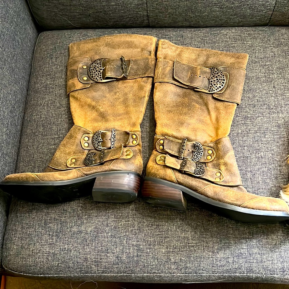 Suede boots